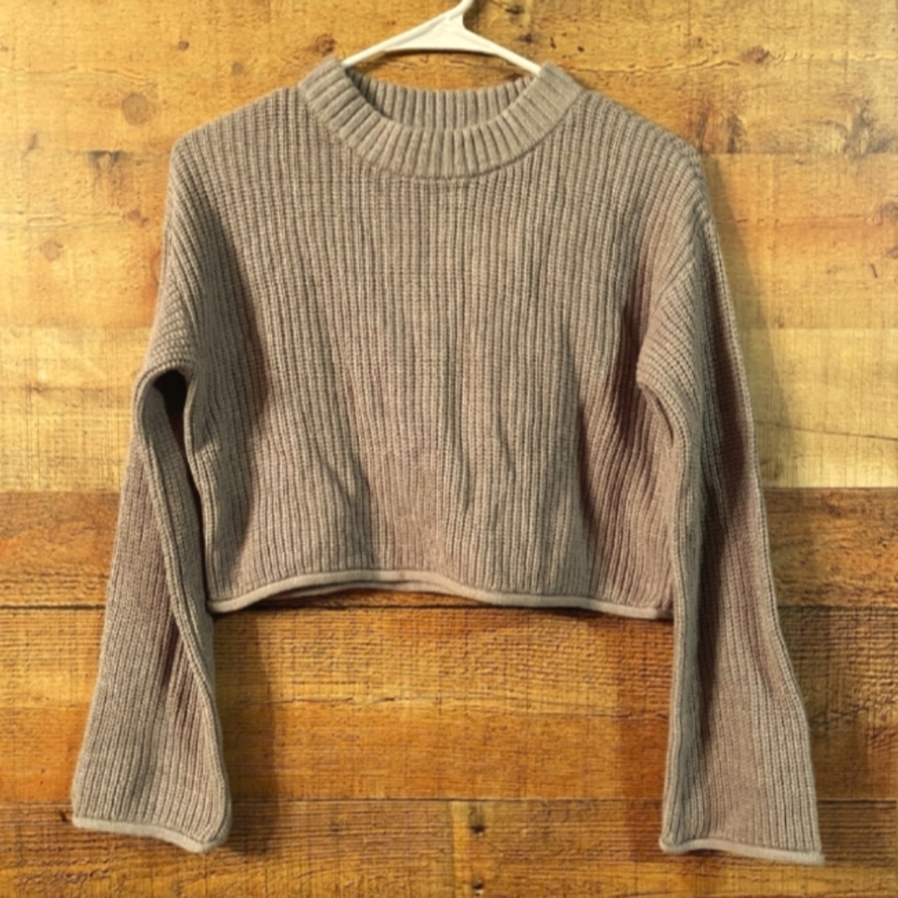 SOLD Wild Fable cropped Sweater
